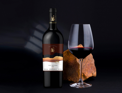 酒瓶的藝術(shù) 紅酒瓶型與瓶貼設(shè)計(jì)如何助力葡萄酒銷(xiāo)售